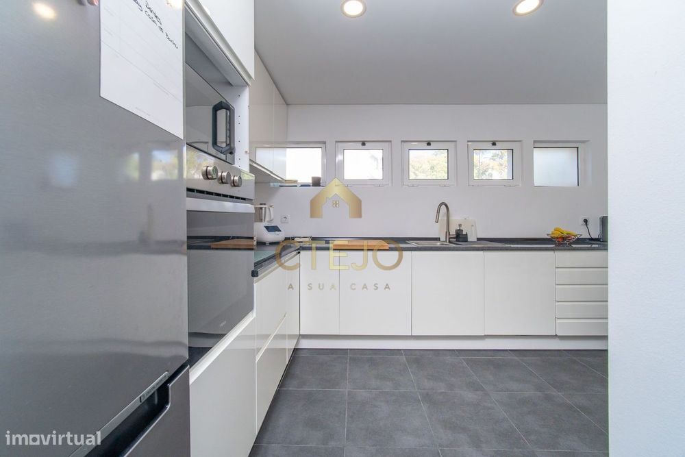 Apartamento T3 C/Arrecadação - Olivais Sul
