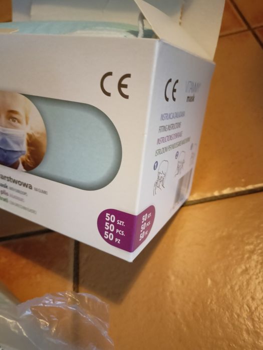 Maseczki 3 warstwowe ponad 100 sztuk , uszkodzone opakowanie