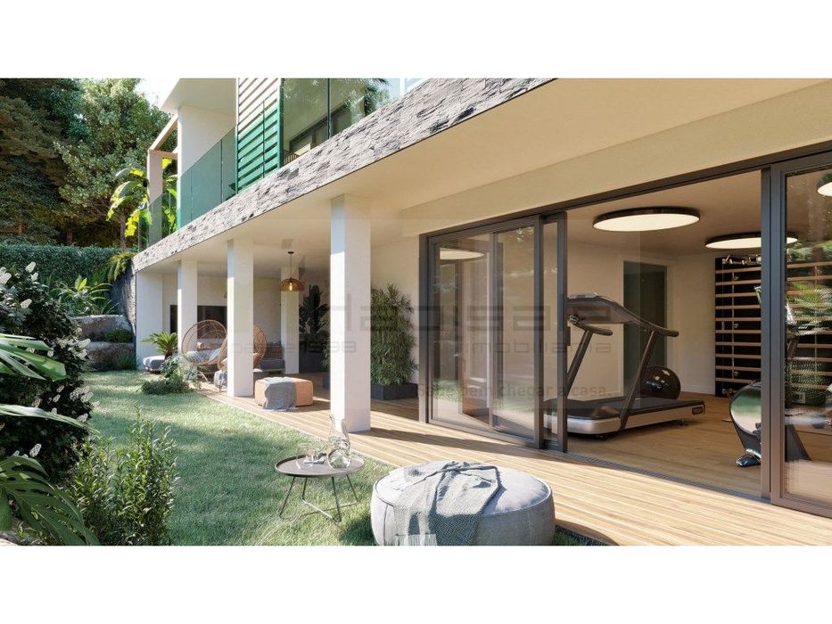 T2 com Terraço e Box em Condomínio de Luxo com Piscina, Ginásio e S...