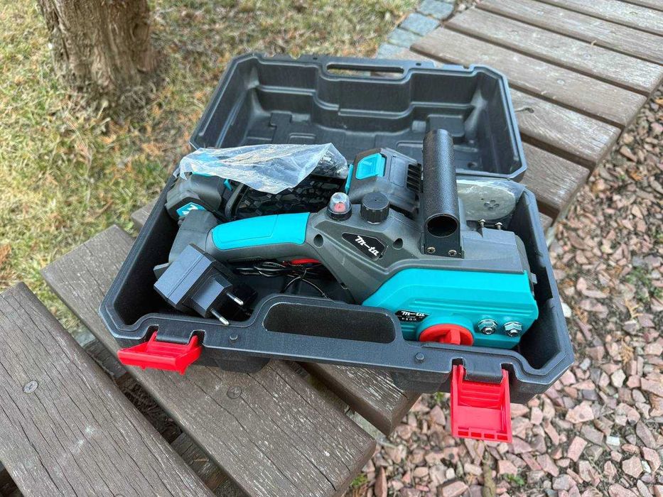 Ланцюгова пила Makita 30см 2акб. Цепная пила 12" бесщеточная. Пилка