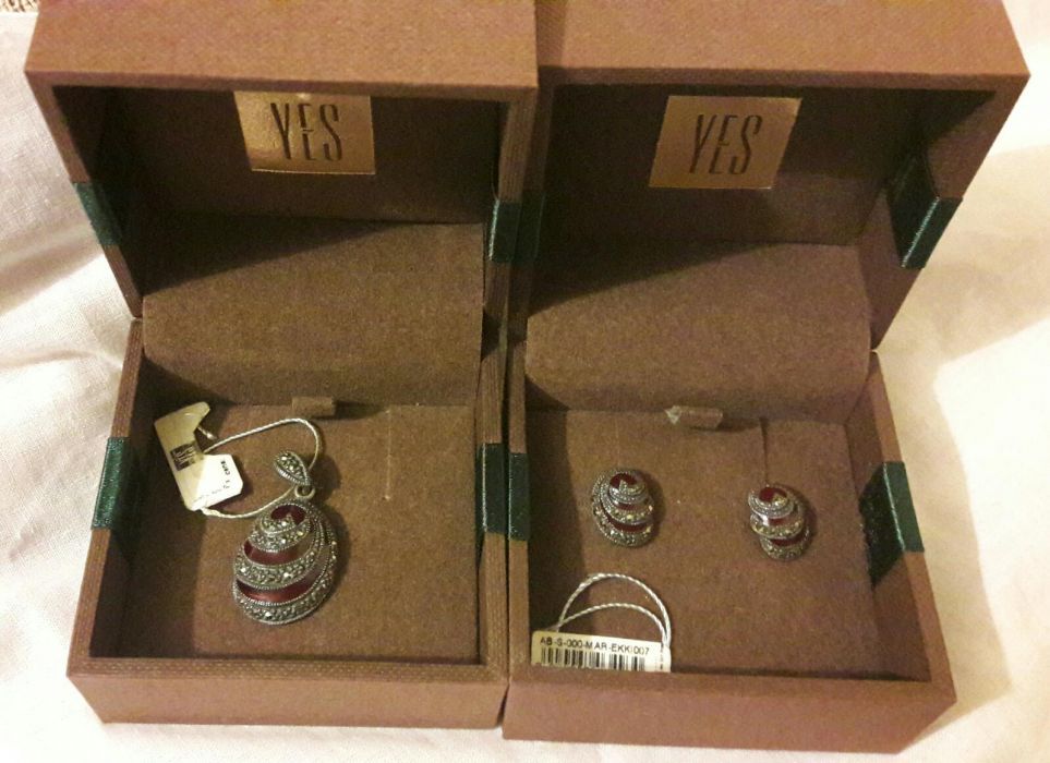 NOWA zawieszka YES srebrna z markazytami