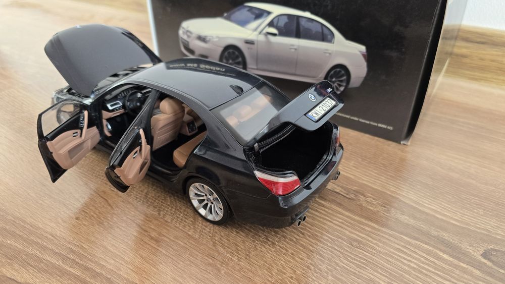 OttO 1/18  M5 E60　ミニカー Otto Mobile 1/18 - OT426 - BMW M5 E60 Phase 2-2008 : Amazon.com.be
