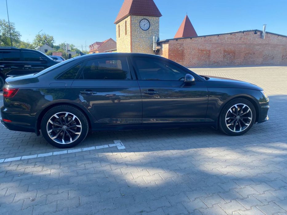 Авто Audi A4 2018