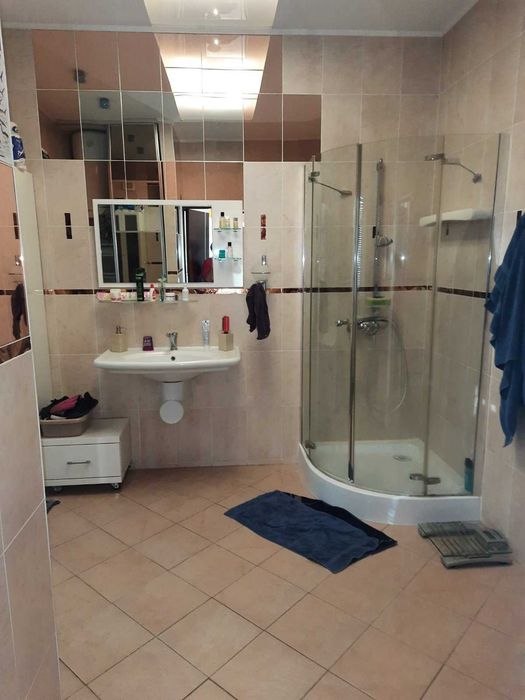 Будинок 256м² з критим басейном, сауною та зимовим садом