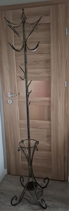 Wieszak stojący metalowy z miejscem na parasole