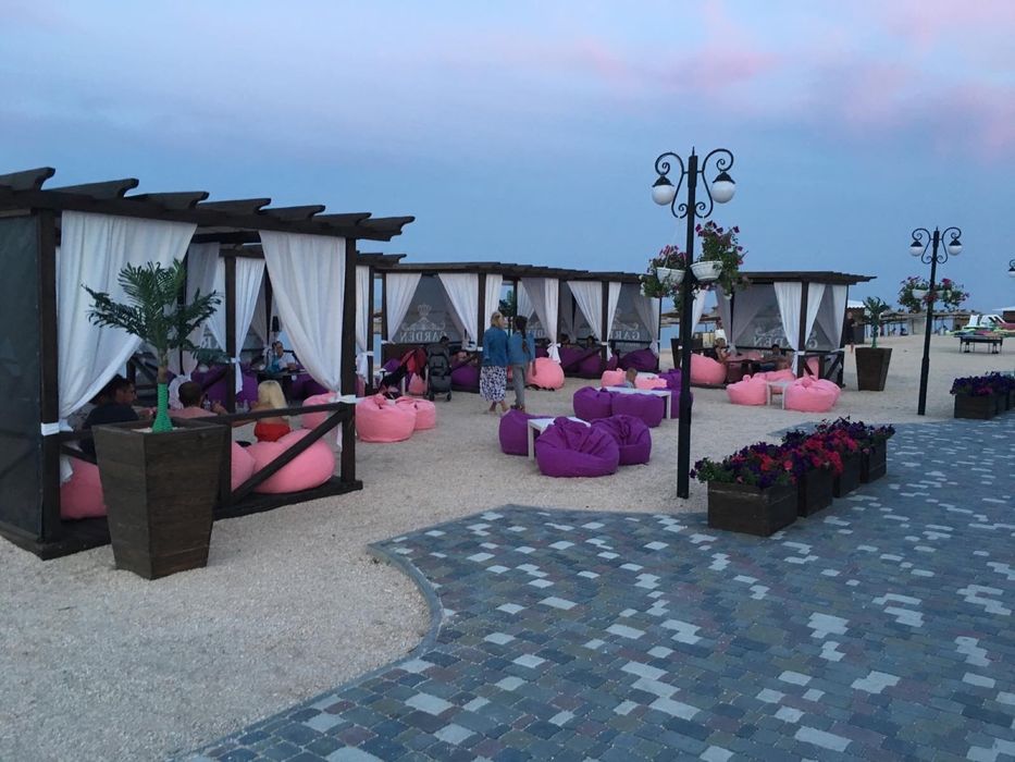 Аренда кресло-мешков груша пуфы-кресла и столики на прокат, пледы