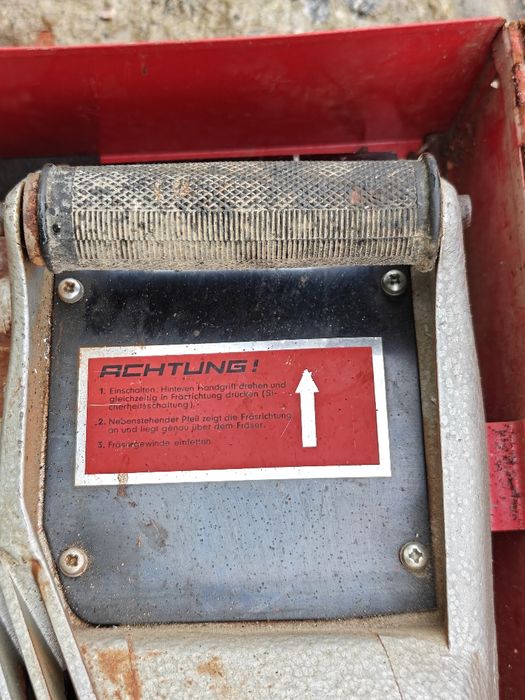 Máquina abrir roços