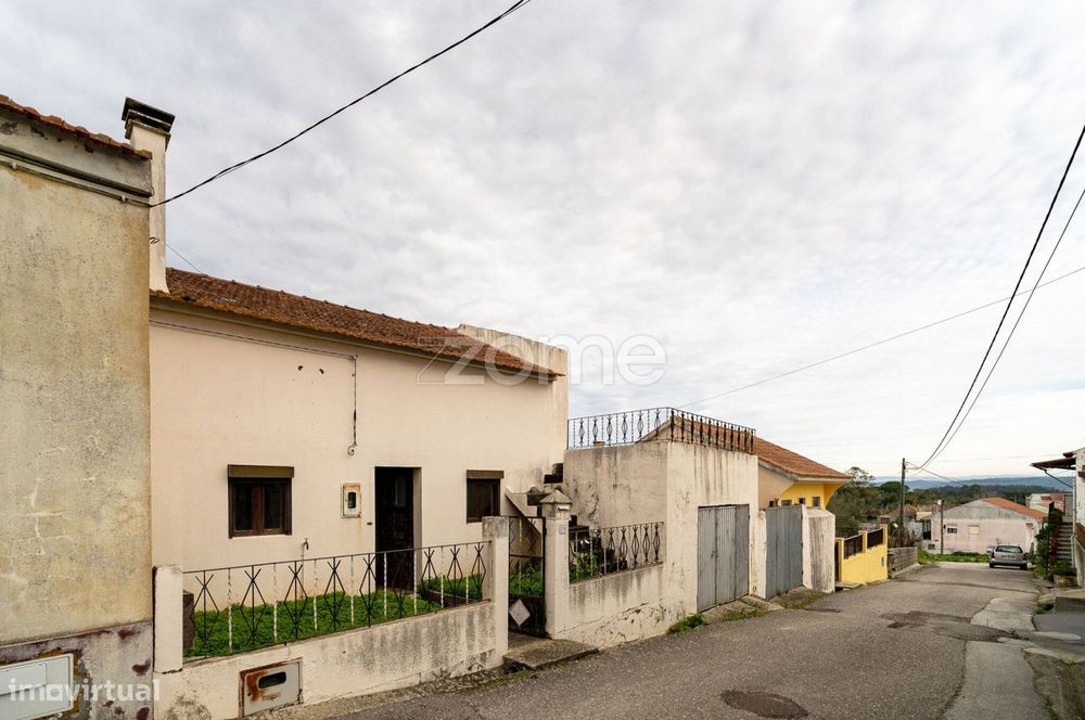 Moradia com Anexos, Terreno e Poço – Carvalhal de Azóia | Soure