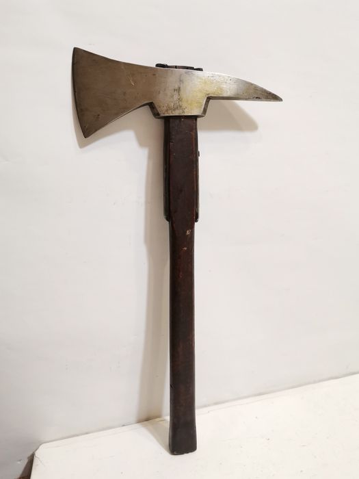 Топор пожарного из Германии поясной с хранения 1970-е гг.