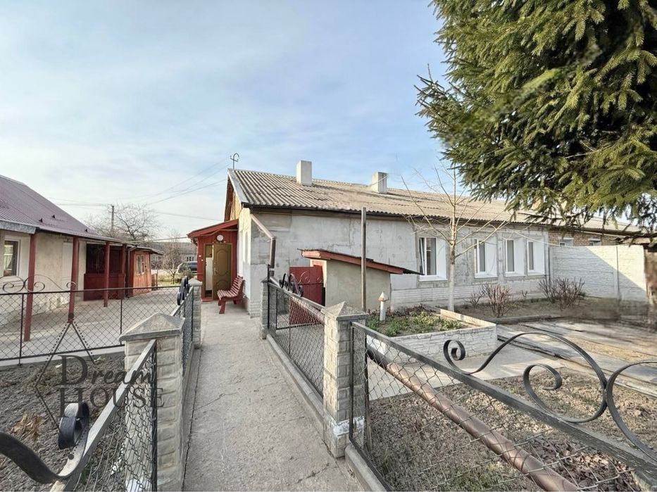 Продаж 1/4 будинку