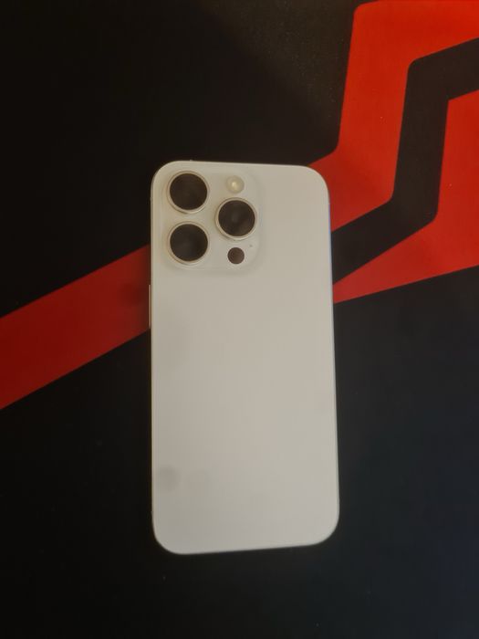 Iphone 15 pro 128 gb 82% baterii