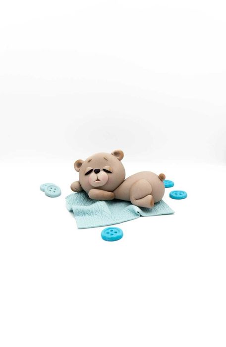 Figurka na tort, ozdoba z masy cukrowej - tort dla chłopczyka