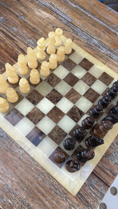 Xadrez em alabastro/ónix com tabuleiro e peças