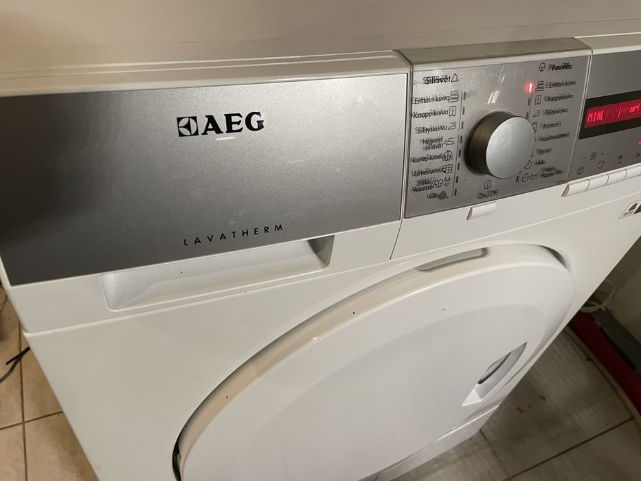 Сушильна машина AEG