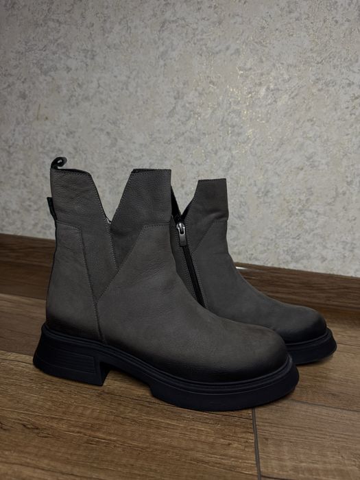 Зимове взуття 39 розмір