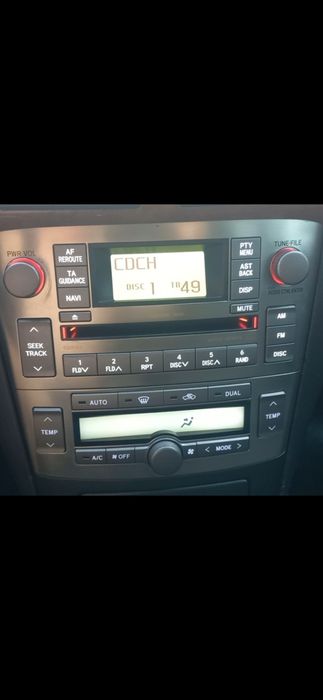 Тойота авенсис  магнитола