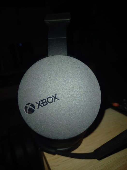 Xbox seria X, pad, stacja dokująca, słuchawki bezprzewodowe xbox.
