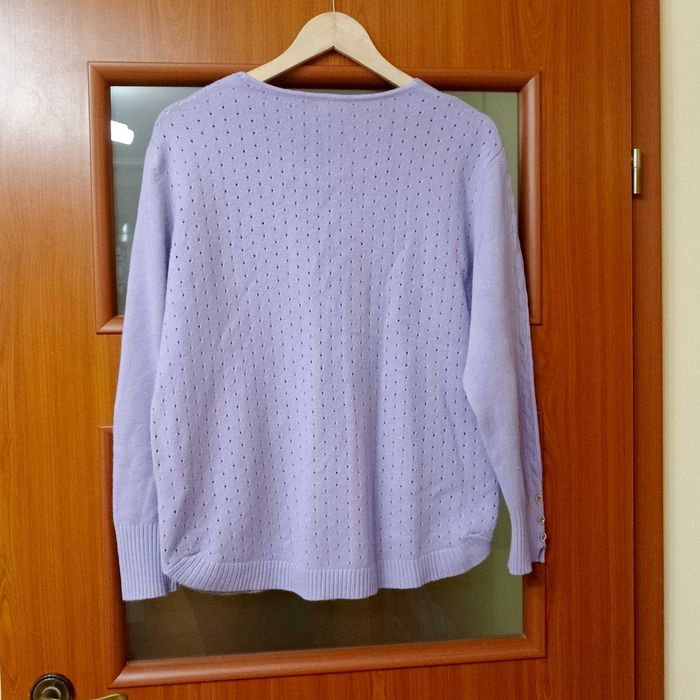 Sweter dekolt w serek