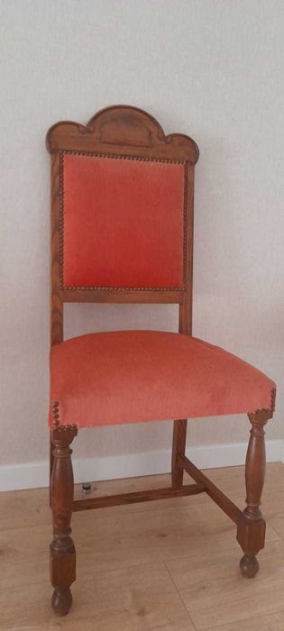 Cadeiras de madeira maciça