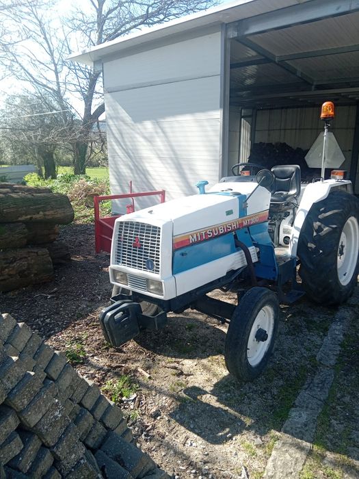 Trator Mitsubishi mt300