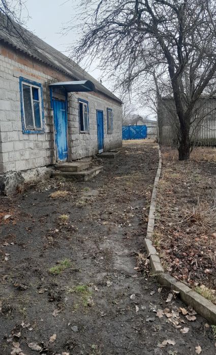 Кошманівка. Продаж окремого, добротного будинку з комунікаціями.
