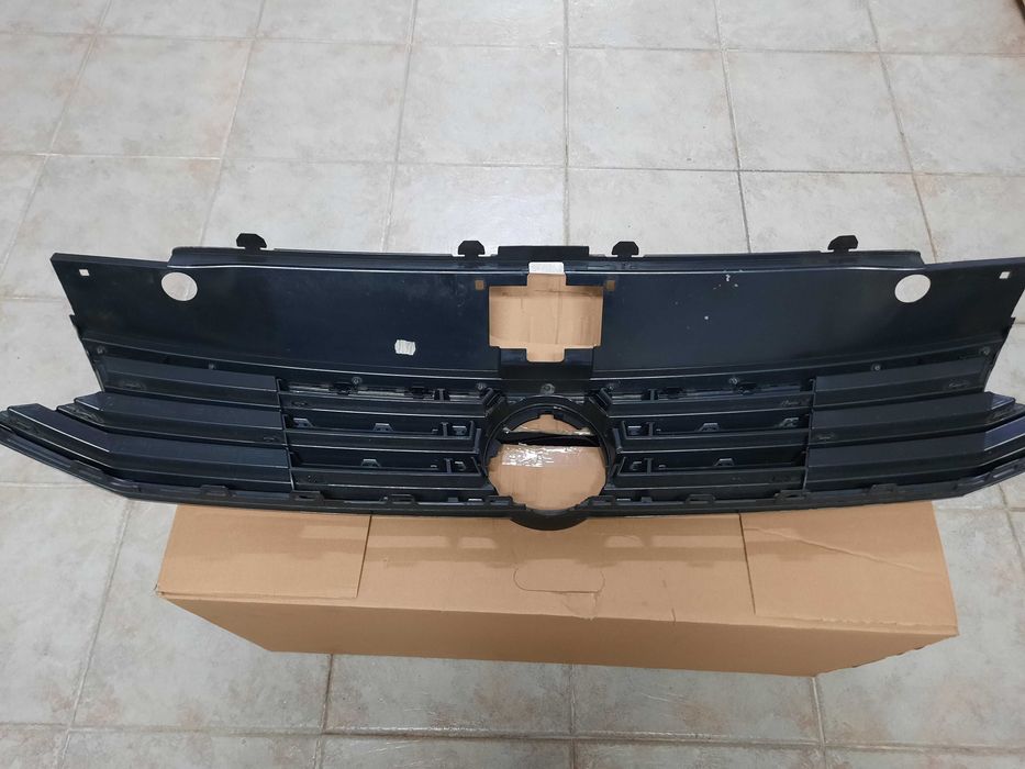 Volkswagen Passat - Grelha Frontal 2015