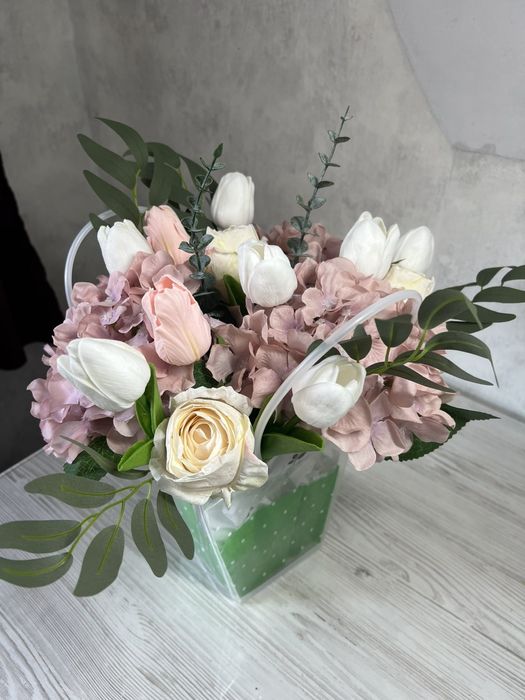 Квіткова композиція зі штучних квітів