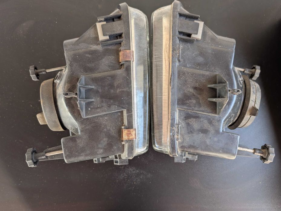 Par Faróis Frontais Opel Corsa A Mk2 / Facelift 90-93 (OEM 1216068 / 1216069)