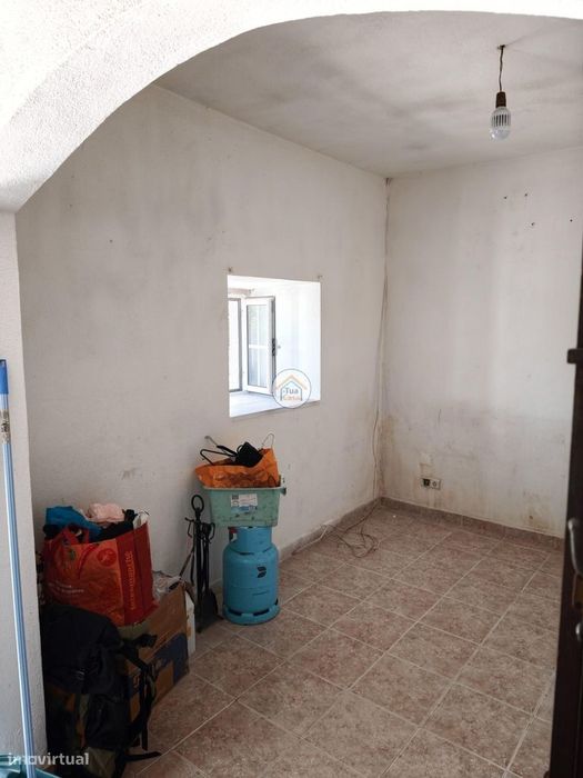 Moradia T2 em Pedra com Charca — Donas, Fundão Uma Rara Oportunidade n