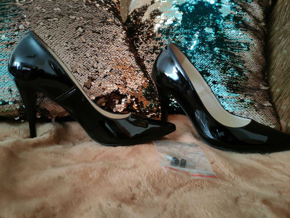 Czarne lakierkowe szpilki rozmiar 37