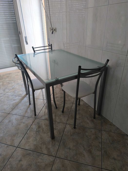 Conjunto Mesa de Cozinha em Vidro Temperado + 3 Cadeiras