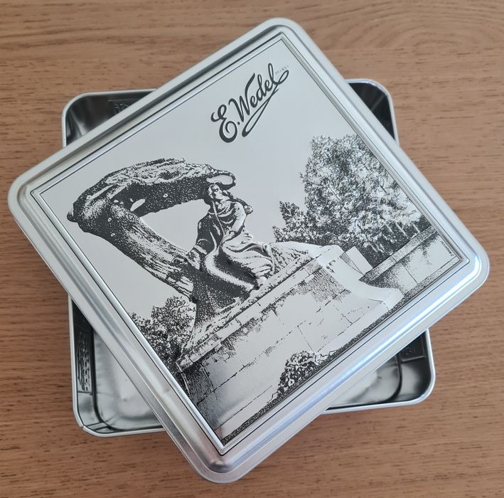 Caixa de lata com relevo WEDEL