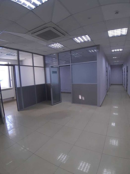 Оренда будівлі з прилеглою територією в центрі,  1100 м2 (БЕЗ КОМІСІЇ)