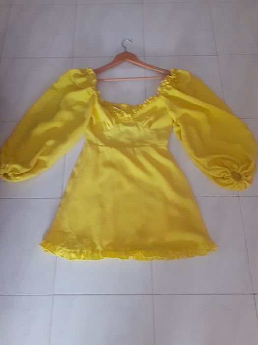 Vestido amarelo C/ manga larga ( Marca Cawé) C/ Novo