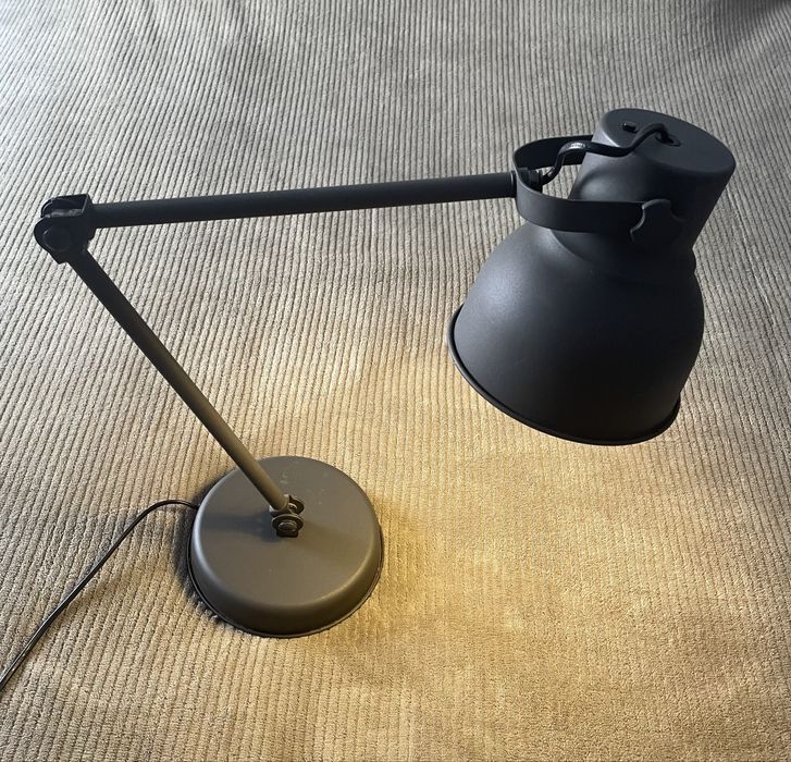 Candeeiro mesa Hektar Ikea com carregamento USB