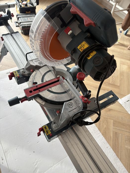 Bosch Piła ukosowa „ukośnica”