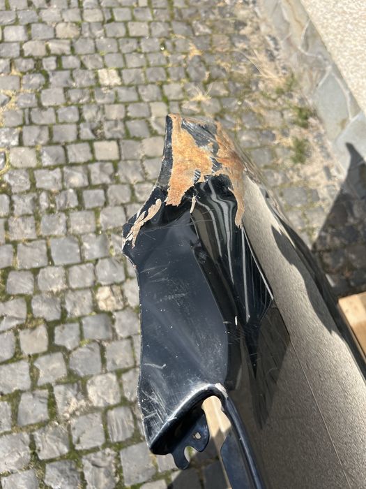 Капот Lexus LX 470.