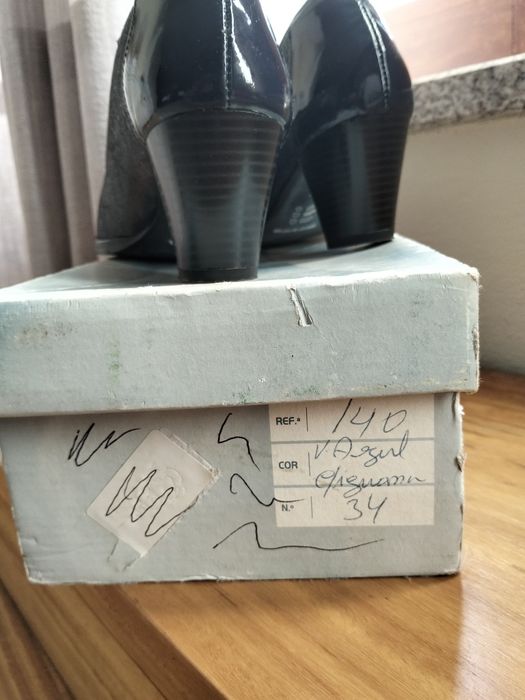 Sapatos fechados 34