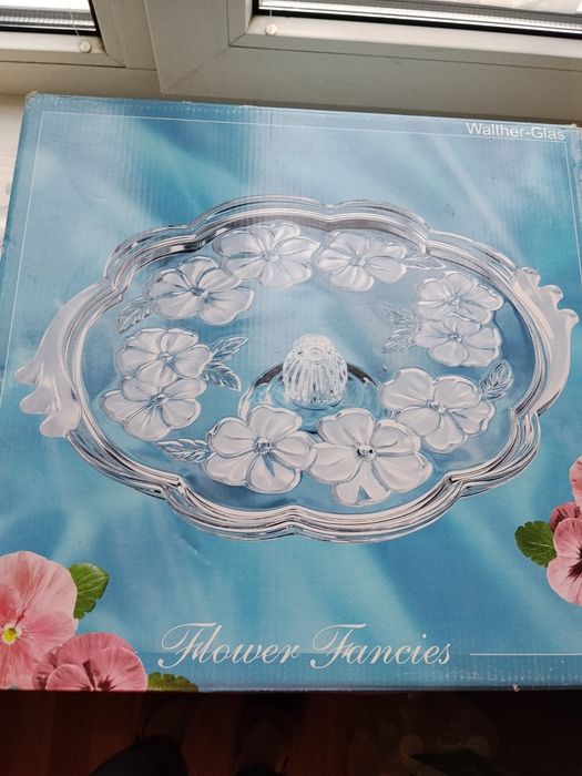 Продам тортовница,недорого