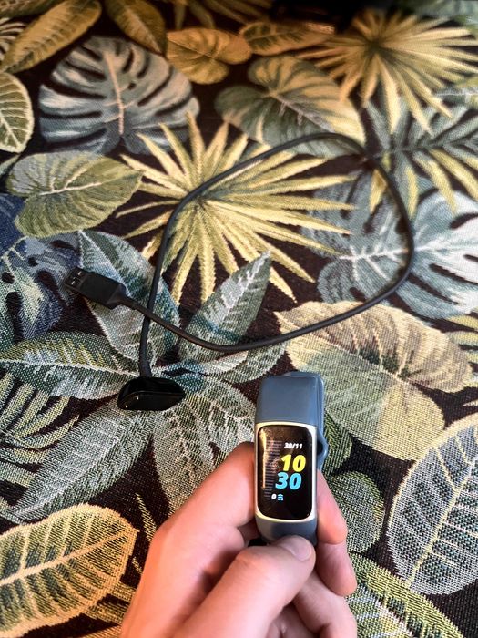 FitBit Charge 5 z ładowarką
