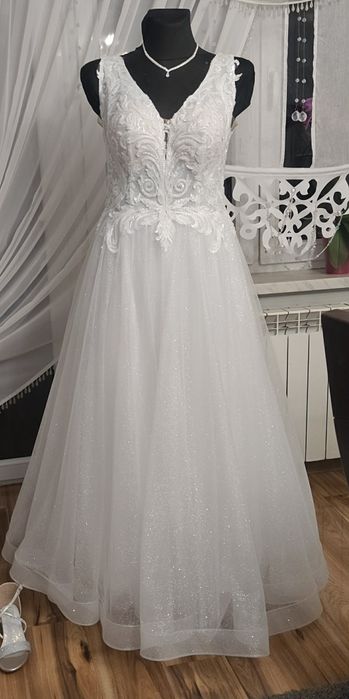 Suknia ślubna – piękna. , elegancka, gotowa na nową Pannę Młodą