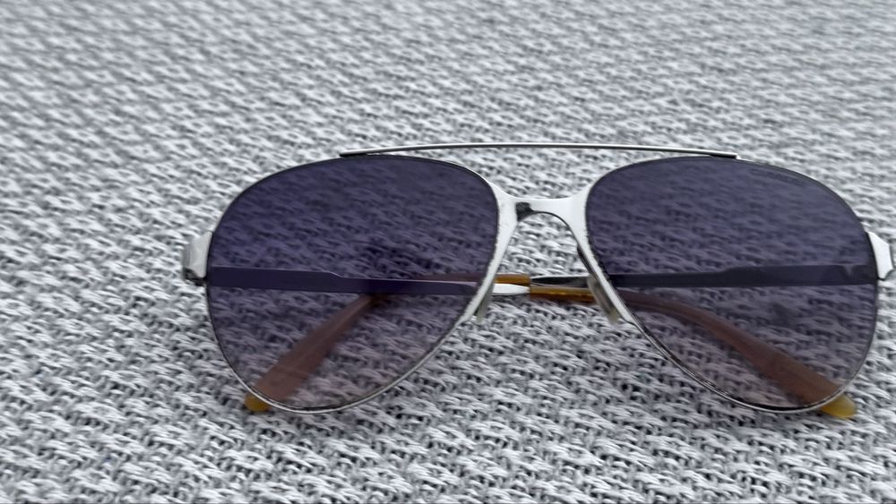 Oculos de sol da Carrera