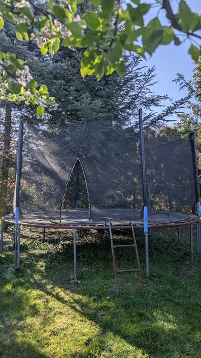 Trampolina ogrodowa