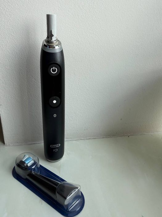 Електрична зубна щітка Oral-B iO 9 Black