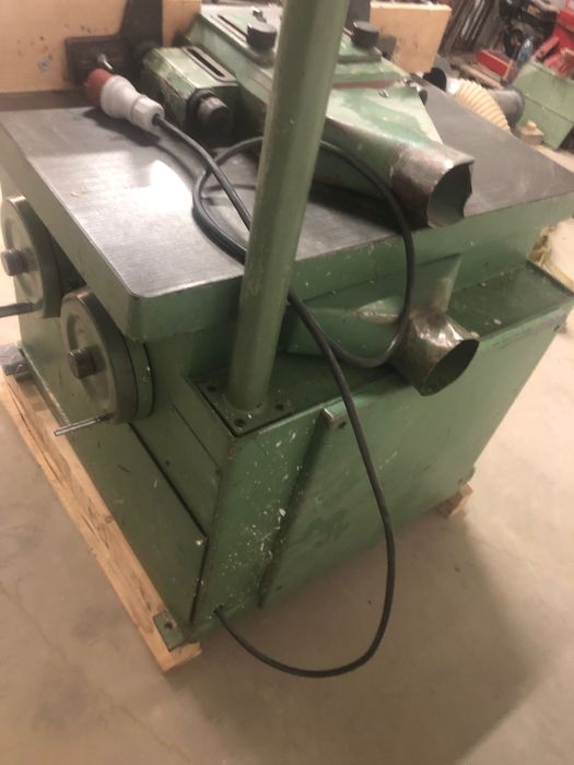 Frezarka dolnowrzecionowa Gomad uchylne wrzeciono