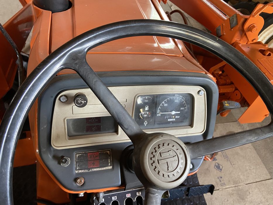 Міні трактор Японський Kubota L2002 з куном та фрезою