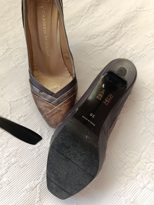 Buty damskie na obcasie 39 skórzane