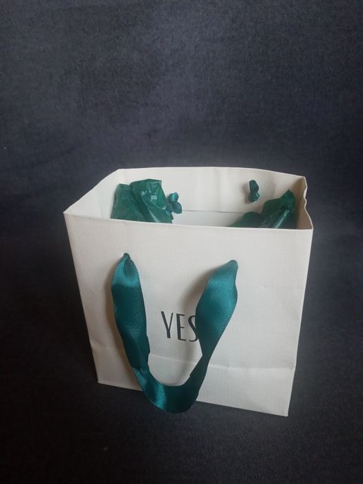 srebrny naszyjnik yes