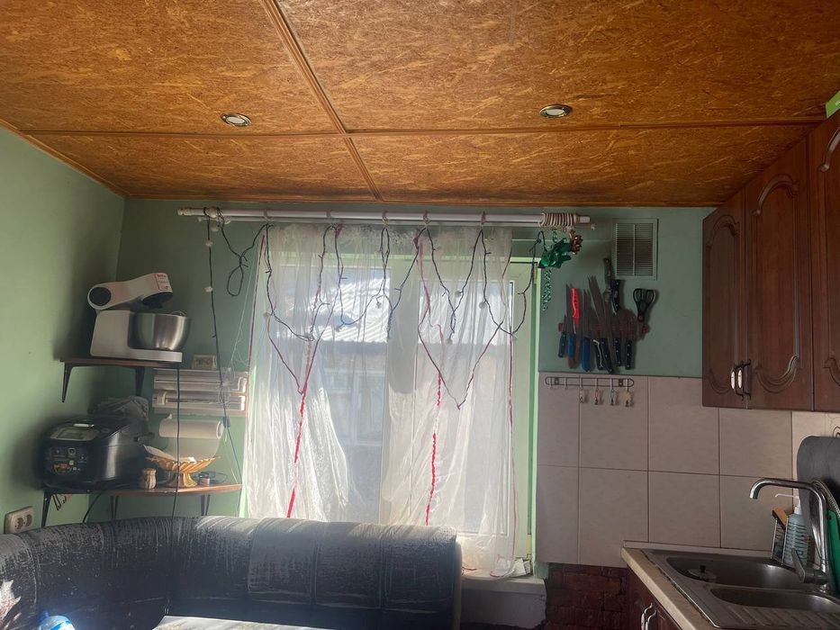 Продам 4-кімнатну квартиру з полисадником, гаражем і двором в Одесі.