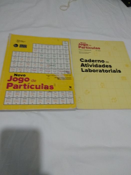Livro física e química A - Química - 11° ano + caderno de atividades.